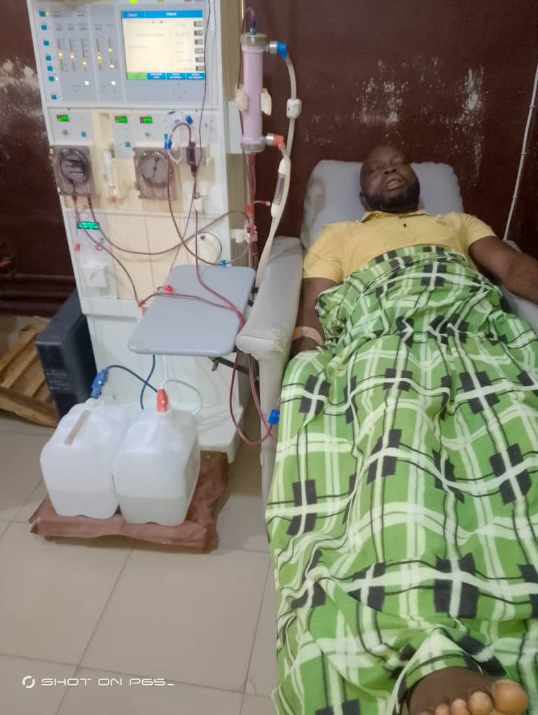 Adewole Taye Lukemore in dialysis chair